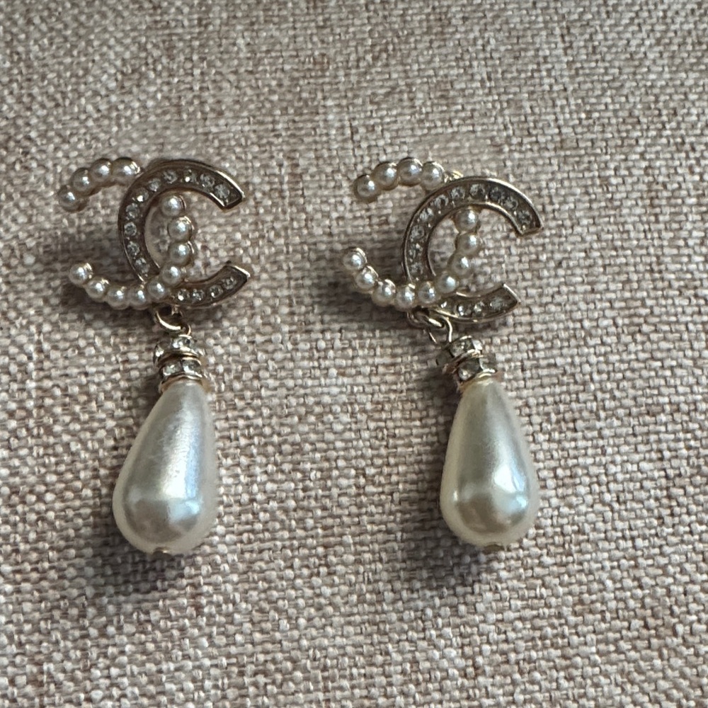 Gold-Tone CC Logo Pearl Drop Earrings - Pearlescent White